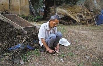 淮河癌癥村村民跪求縣長打井