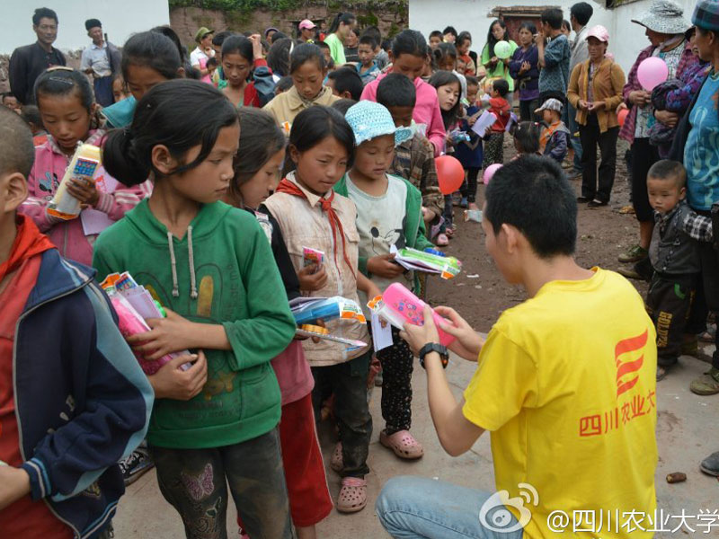 7��28������(j��ng)�v��2��(g��)��С�r(sh��)��ɽ·���Ĵ��r(n��ng)�I(y��)��W(xu��)����·ꖹ⡱�F(tu��n)�(du��)�I���Đ������Y���(du��)�T�ʹ���Ĺ�ͬŬ�����\(y��n)���˴���K���͵��˺��ӂ���������