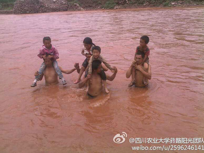 7��17�����Ĵ��r(n��ng)�I(y��)��W(xu��)����·ꖹ⡱�Fꠁ���������ɽ��ϲ�¿h�ɺӿ��(zh��n)�_չ֧�̻�����ɺӿ��(zh��n)��̎ƫƧ��ȫ��ĺ���ÿ�춼Ҫ���Ѓɂ���С�r�όW(xu��)��;����Ҫ���^һ�l30�׌��ĺ������D������W�����Ӷ��^�R����ĺ�����