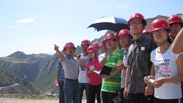 7��9����ʯ���Ӵ�W(xu��)��������顱�F꠵ڶ���ǰ����˹����ˮ���м~�����������{(di��o)�п�˹����ˮ���м~���̵ĵ��|(zh��)��r���D��꠆T�����J�� ȡ�����ώ����v����