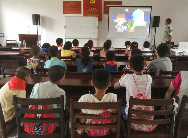 ־Ը����Ո���ą^(q��)�侯���(du��)��ǰ�����ٽoС���т���������ȫ֪�R(sh��)�v����