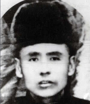 ���F÷��1893��1934�����������|����Ϫ��1931��10����Ѯ�����F÷�������|�������l(w��i)܊�����ڵ��|���P����ᶎr���f��һ�����(d��ng)��1932��3�����|���񱊿��վȇ�(gu��)��(hu��)ί�����F÷��|�����x��܊��28·܊˾�1934��5��30���������F÷����͢�o���I(l��ng)�Ăα��°����(du��)���@��1934��9��28��ҹ�����F÷����܊�ٰ�񽵟o(w��)Ч�±�������1935�깲�a(ch��n)�h�l(f��)���ġ���һ���ԡ��У��Q���ǡ���ȇ�(gu��)�����|������Ӣ�ۡ���1988�걻׷�J(r��n)�������ʿ��2014��9��1���������������������ĵ�һ��300����������Ӣ�Һ�Ӣ��Ⱥ�w�����