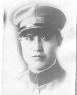 �������h�����|���d���ˣ�1908������������ڵ�����ͥ���x�켽܊�^(q��)�Γ�܊˾��T��1924���M(j��n)��|���v���������I(y��)����У����У�̹���1931�����Rռɽ���(du��)����У���٣������˽��򿹑�(zh��n)�Ȍ�(du��)������(zh��n)��1936���κӱ����h��܊��У����(d��o)�L(zh��ng)��1938��8���ʲ����x�����(du��)���x�켽܊�^(q��)��ʽ������x�켽܊�^(q��)�Γ�܊������˾��T��1939������Ї�(gu��)���a(ch��n)�h��1940���ڰوF(tu��n)���(zh��n)�Љ��Ҡ������r(sh��)��32�q��