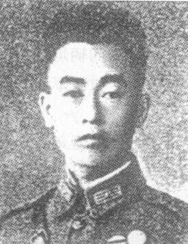 ����t��1905��9�������F��ʡ�󲨿h����1926�꣬�����S��܊�ٌW(xu��)У��5�ڲ����ƌW(xu��)��(x��)��1937��������t�����ʲ�������������������(zh��n)��ؓ(f��)؟(z��)���ؼζ�һ�������˔��˶���M(j��n)����������(hu��)��(zh��n)��������t�����ʲ��D(zhu��n)�Ƶ����֮����(zh��n)���_ʼ�Γ����(d��ng)����܊�{(di��o)����(y��u)��(sh��)������������t�c������ʿ�����ڽ��u�I(l��ng)������t��������ʿ���c��܊����(zh��n)������ҹ�� 1939��2��������t�����ʲ�������𣨲����䣨������·������܊�������Ď��F(tu��n)����(zh��n)�У����ұ���������������ѳ��(gu��)��