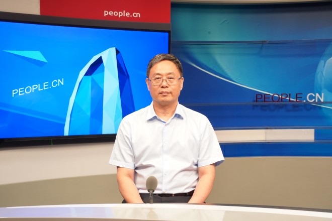 中國(guó)藝術(shù)研究院院長(zhǎng)、黨委副書(shū)記周慶富做客人民網(wǎng)。張力洋攝