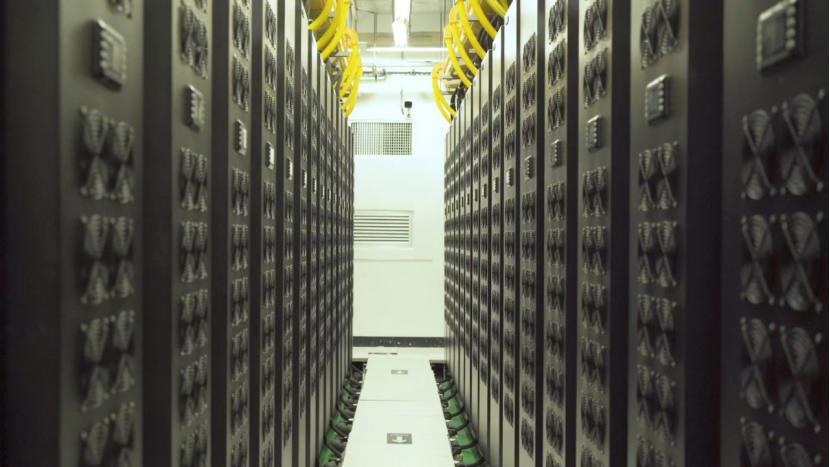 貴安超算中心內(nèi)的機房。人民網(wǎng) 陽茜攝